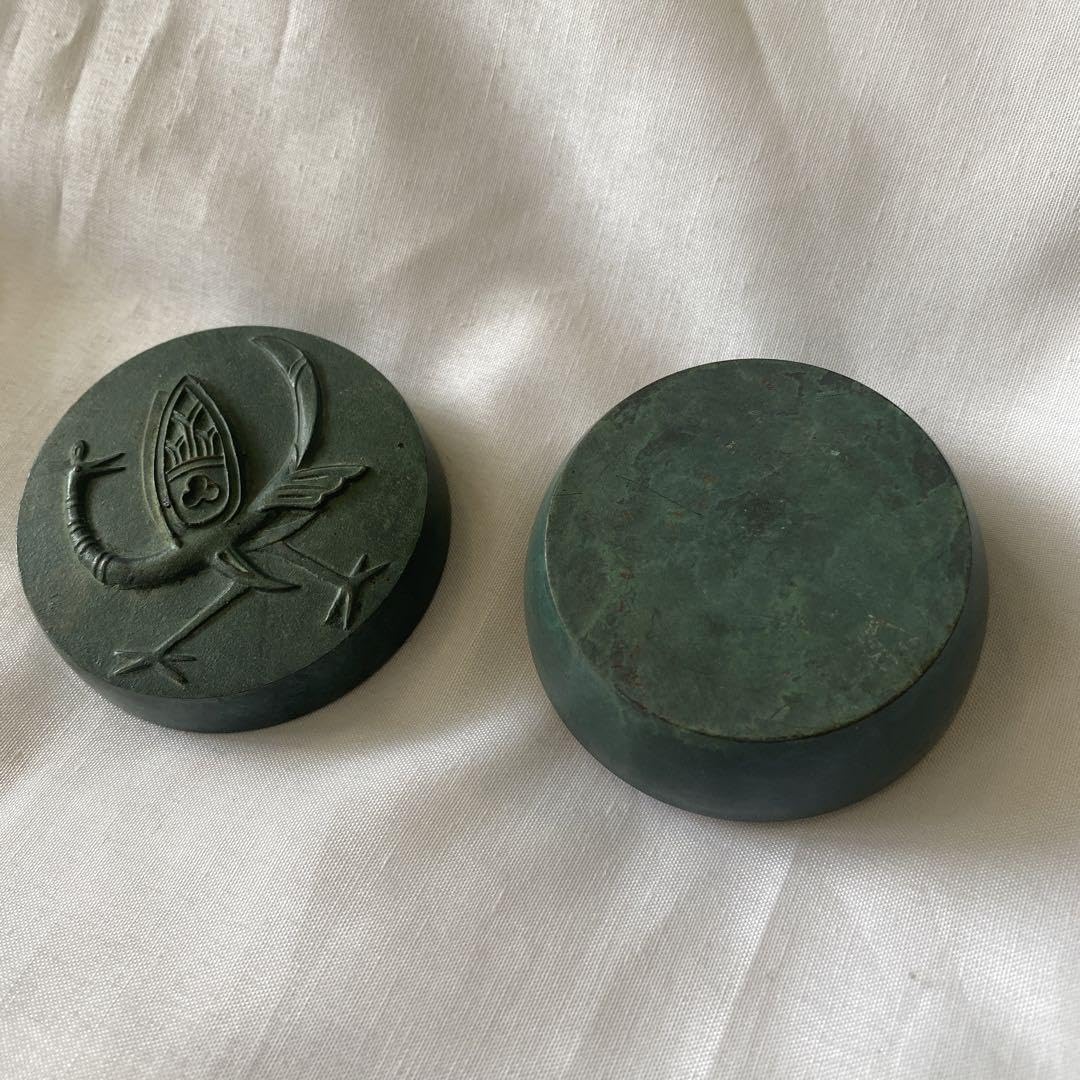 ボンボニエール 皇室 御下賜品 昭和４３年　新宮殿落成記念　棗型 鳳凰文 青銅 Amazon.co.jp: ボンボニエール 皇室 御下賜品 43年 新宮殿落成記念